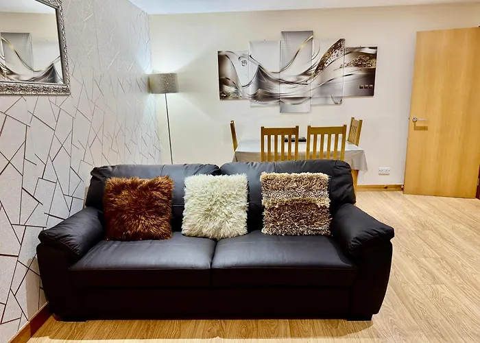 Azim&Suzi\'s city centre apartment Inverness